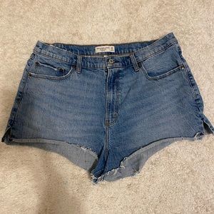Abercrombie curve love shorts